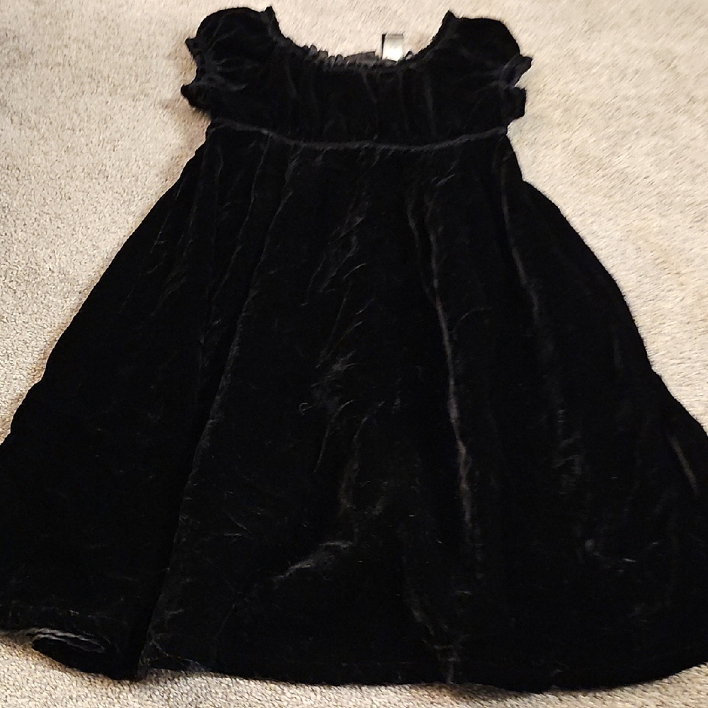 Q2🔹️GAP Kids Black Velvet Dress